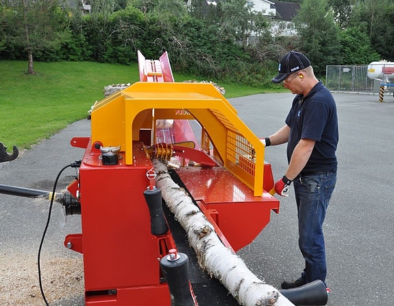 Duun vedmaskin VM370 i demonstrasjon