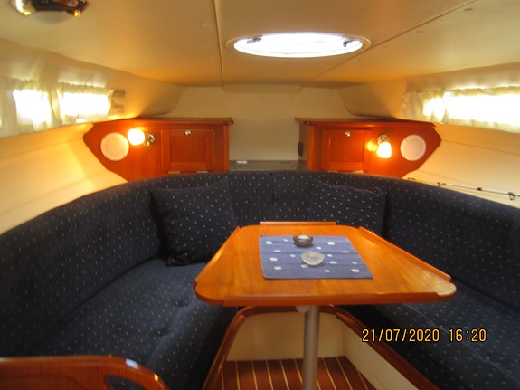 Marex 290 Sun Cruicer. 6 of 30