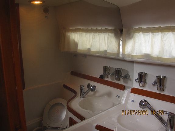 Marex 290 Sun Cruicer. 9 of 30