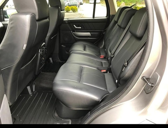 Land Rover Range Rover Sport 9 of 18
