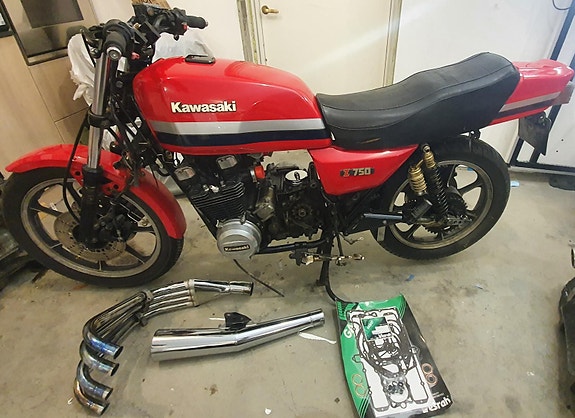 Kawasaki KZ750 3 of 6