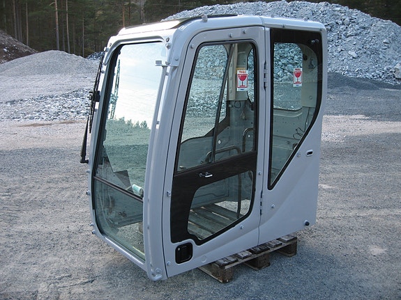 Kobelco New Holland E135BSR EVO HYTTE