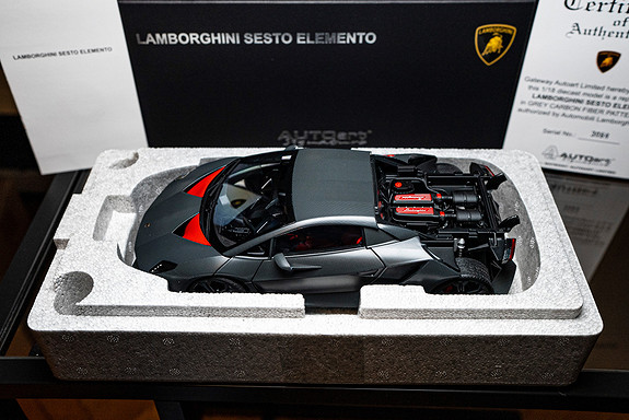 AUTOART Signature 1:18 Lamborghini Sesto Elemento / Carbon | FINN torget