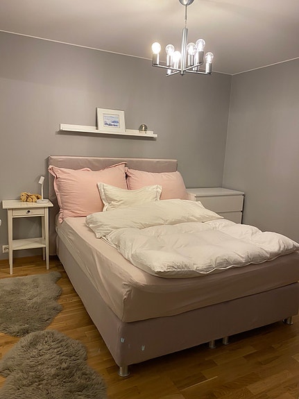 Soverom med stort garderobeskap. Seng følger ikke med.