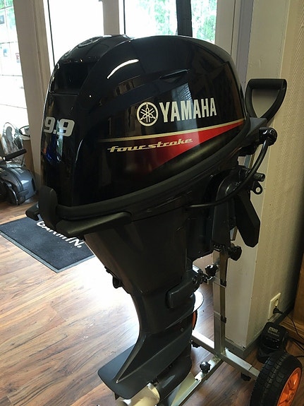 På lager! Yamaha F-9.9 / 15 (20) Sport med fjernstyring og el-start.