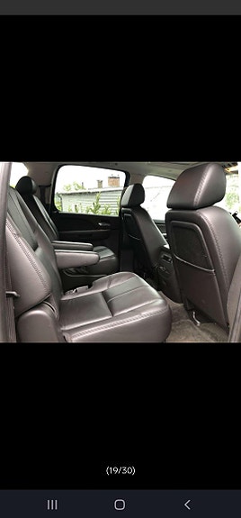 Chevrolet Suburban 3 of 5
