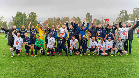 Odd og Strømsgodset - to av Fotballstiftelsen 28 gatelag jubler både på banen og utenfor.