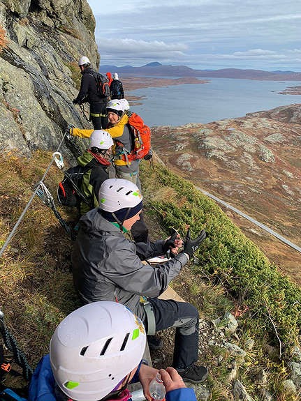 Vi dro til Beitostølen for å avholde salgsskolen. Der har vi blant annet fokus på å komme ut av komfortsonen. De fleste er utenfor komfortsonen halvveis opp en fjellside!