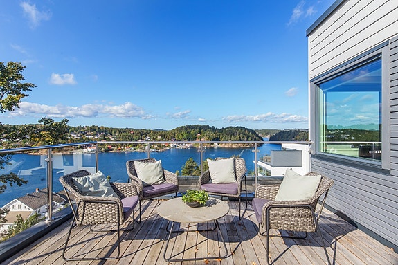 Privatmegleren v/Trude Walle presenterer arkitekttegnet, moderne enebolig med nydelig utsikt mot sjøen!