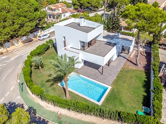 Bruk en megler med gode referanser - se SPANIA1.no