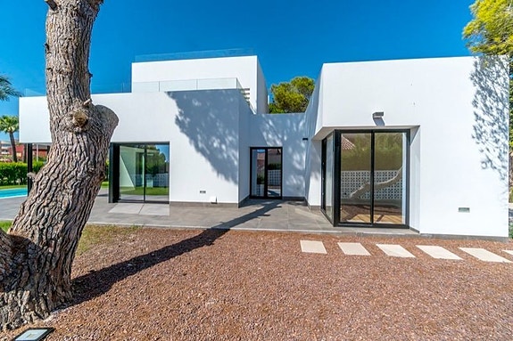 Bruk en megler med gode referanser - se SPANIA1.no