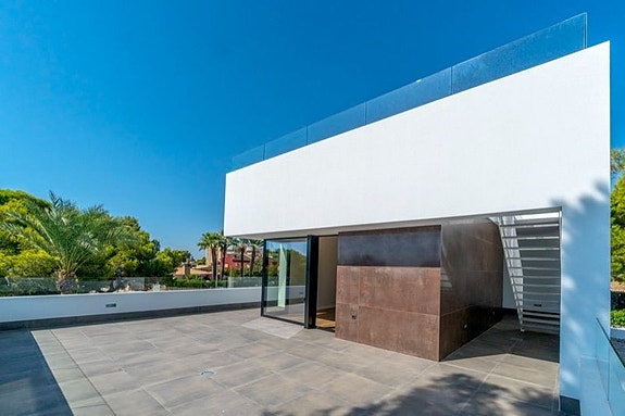 Bruk en megler med gode referanser - se SPANIA1.no