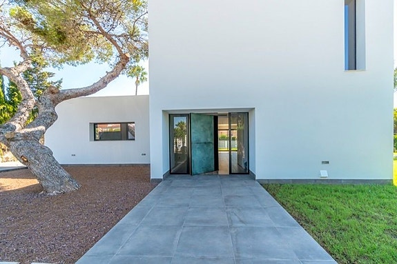 Bruk en megler med gode referanser - se SPANIA1.no