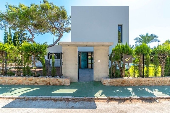 Bruk en megler med gode referanser - se SPANIA1.no