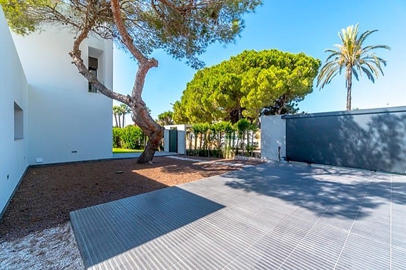 Bruk en megler med gode referanser - se SPANIA1.no