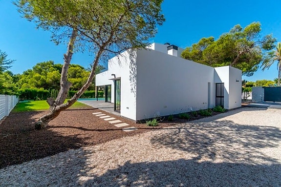 Bruk en megler med gode referanser - se SPANIA1.no