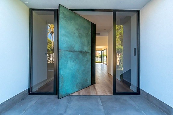 Bruk en megler med gode referanser - se SPANIA1.no