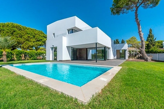 Bruk en megler med gode referanser - se SPANIA1.no