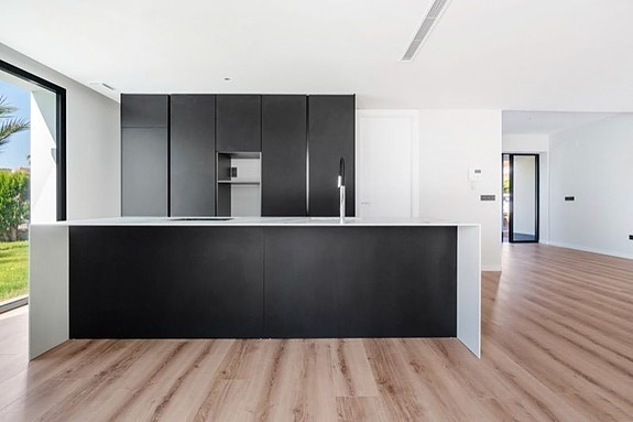 Bruk en megler med gode referanser - se SPANIA1.no