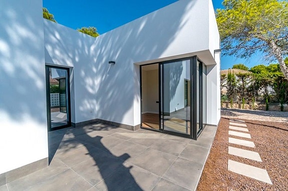 Bruk en megler med gode referanser - se SPANIA1.no