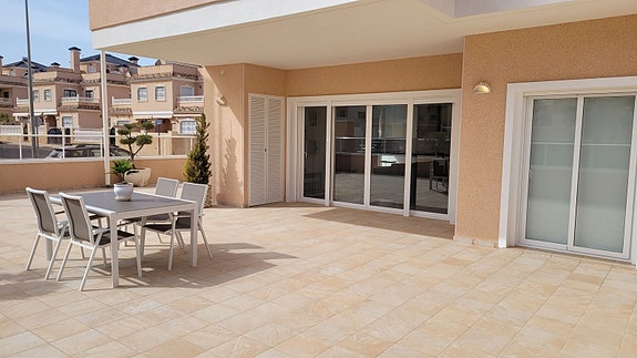 En megler med gode referanser - SPANIA1.no