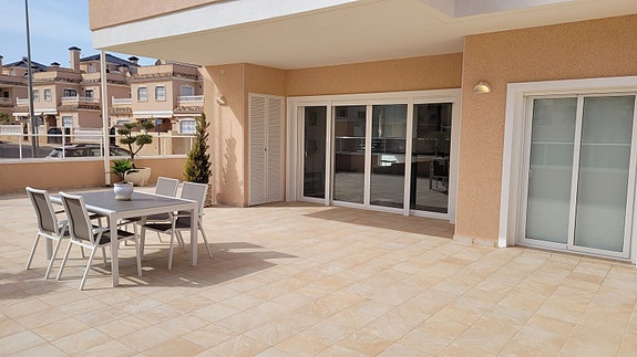 En megler med gode referanser - SPANIA1.no