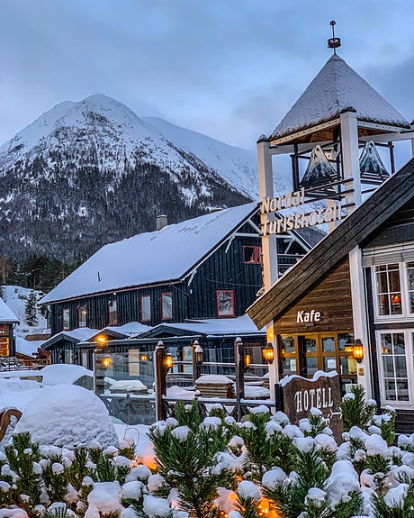Nordal turistsenter i vinterprakt.