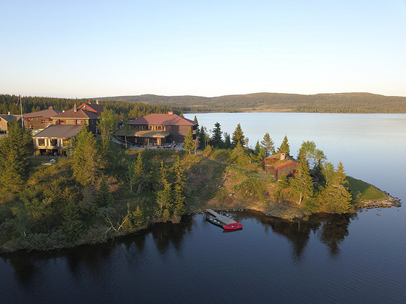 Sommer på hotellet og Sjusjøen.