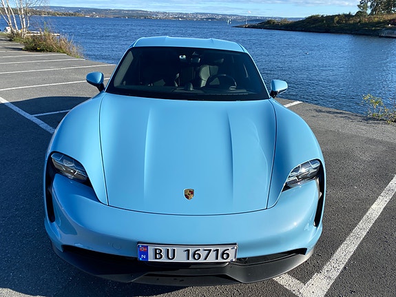 Porsche Taycan 9 of 30