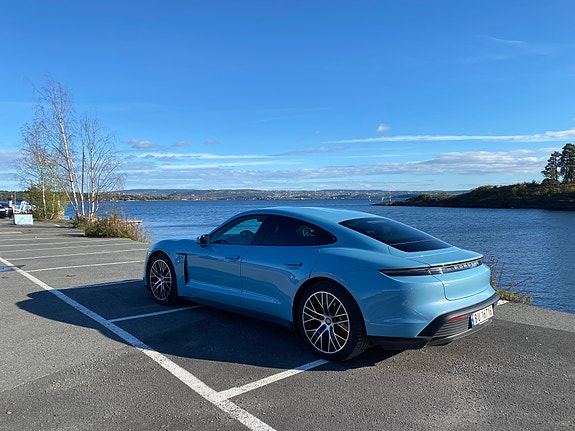 Porsche Taycan 6 of 30