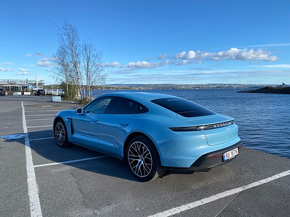 Porsche Taycan 18 of 30