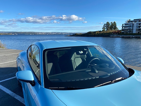 Porsche Taycan 26 of 30