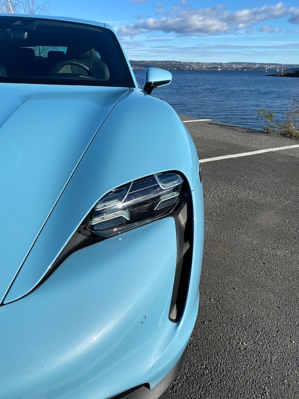 Porsche Taycan 29 of 30
