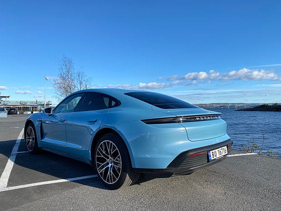 Porsche Taycan 20 of 30