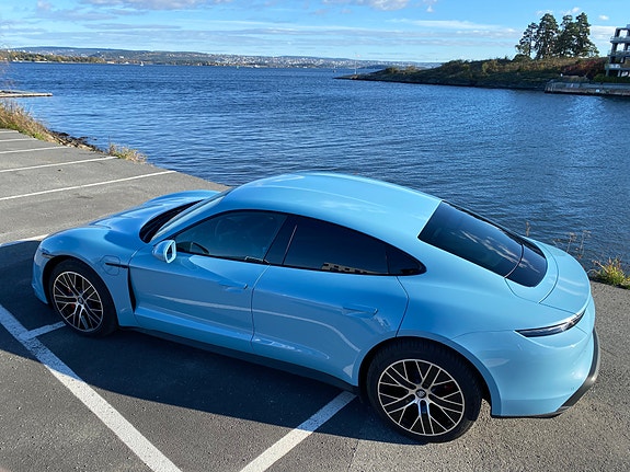 Porsche Taycan 21 of 30