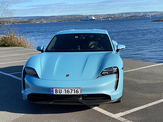 Porsche Taycan 12 of 30