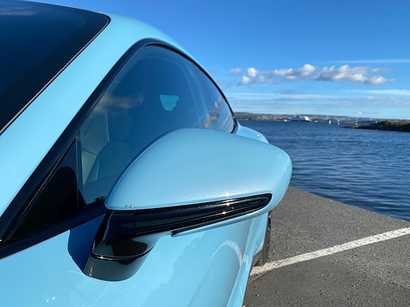 Porsche Taycan 16 of 30