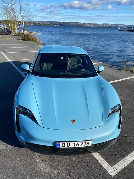 Porsche Taycan 24 of 30
