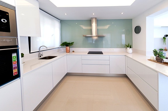 En megler med gode referanser -  SPANIA1.no