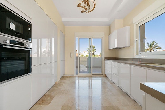 En megler med gode referanser - SPANIA1.no