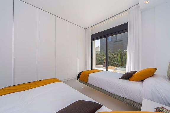 Bruk en megler med gode referanser - se SPANIA1.no