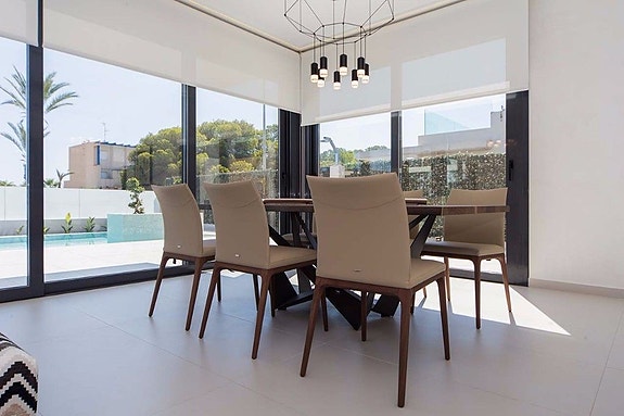 Bruk en megler med gode referanser - se SPANIA1.no