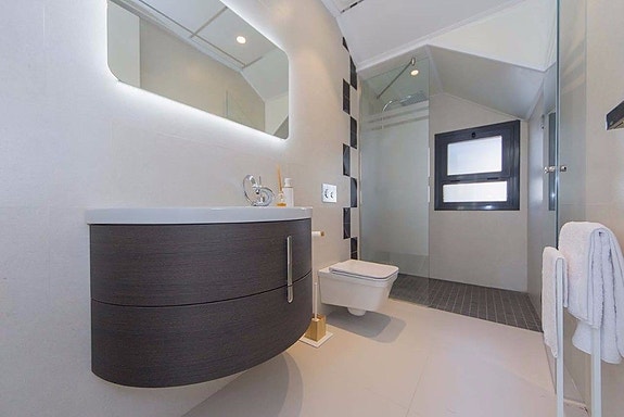 Bruk en megler med gode referanser - se SPANIA1.no