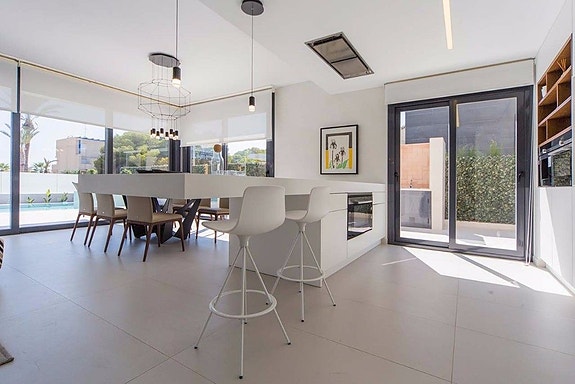 Bruk en megler med gode referanser - se SPANIA1.no