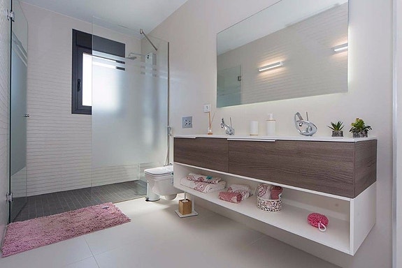 Bruk en megler med gode referanser - se SPANIA1.no