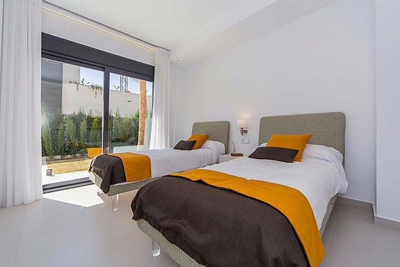 Bruk en megler med gode referanser - se SPANIA1.no