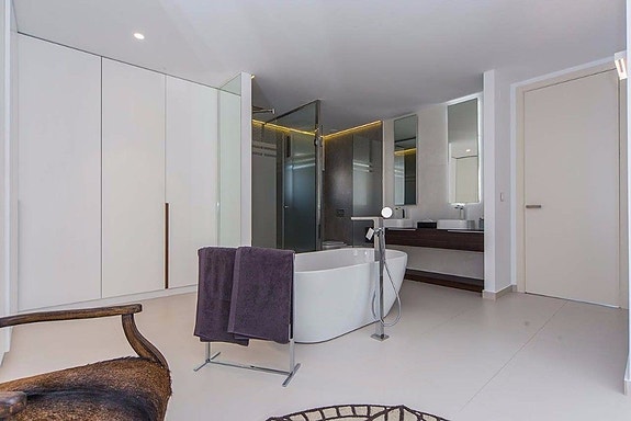 Bruk en megler med gode referanser - se SPANIA1.no