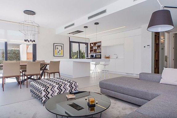 Bruk en megler med gode referanser - se SPANIA1.no