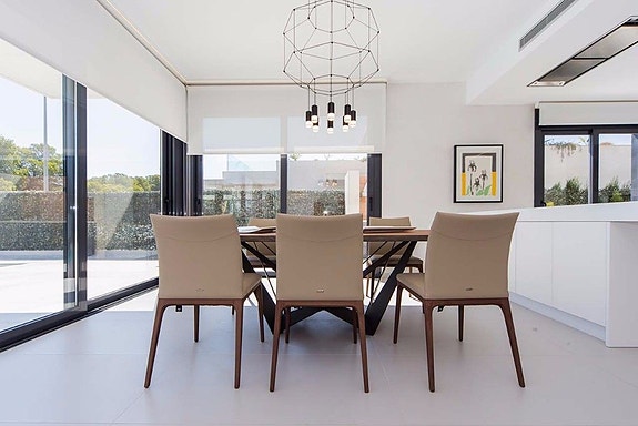 Bruk en megler med gode referanser - se SPANIA1.no