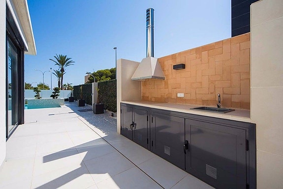 Bruk en megler med gode referanser - se SPANIA1.no